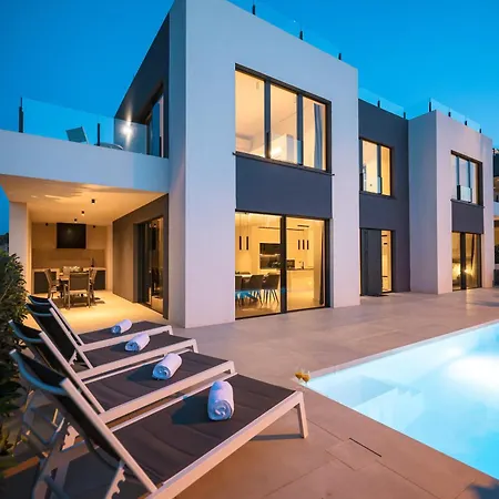 Villa Magic Sky I *